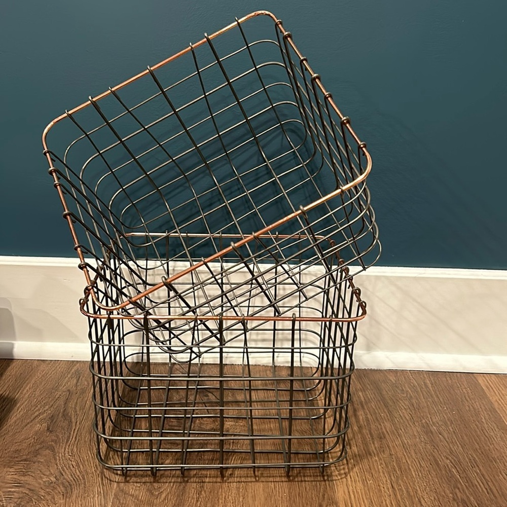 Set of 2 wire baskets
